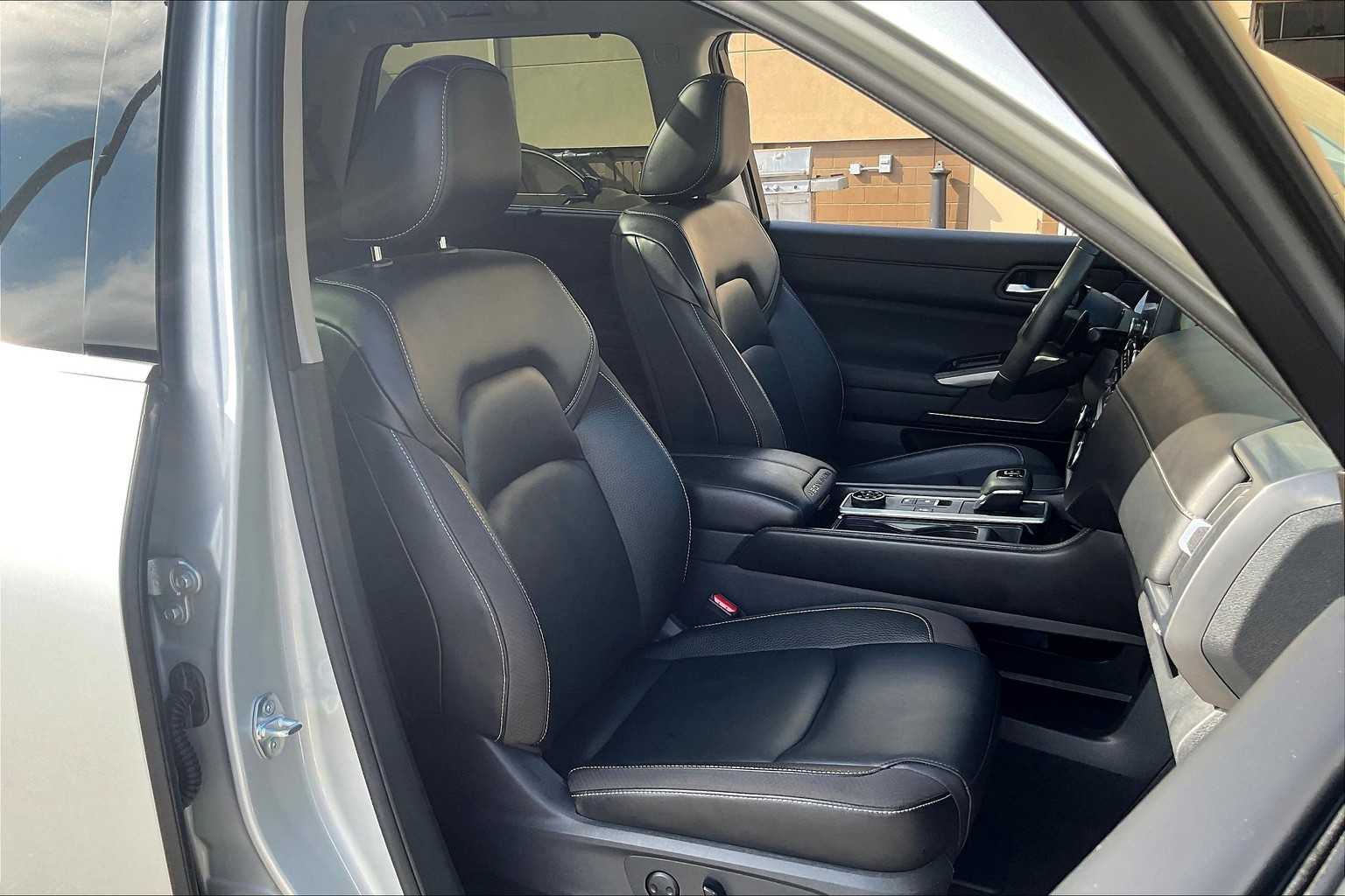 2023 Nissan Pathfinder SL - Photo 11