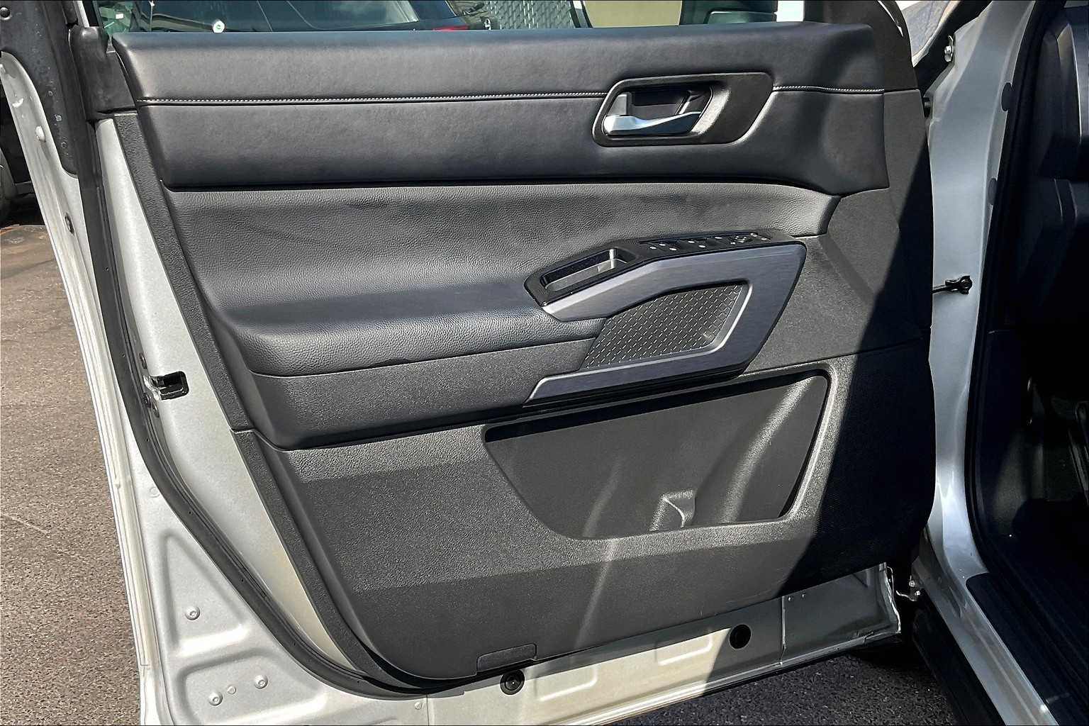 2023 Nissan Pathfinder SL - Photo 9