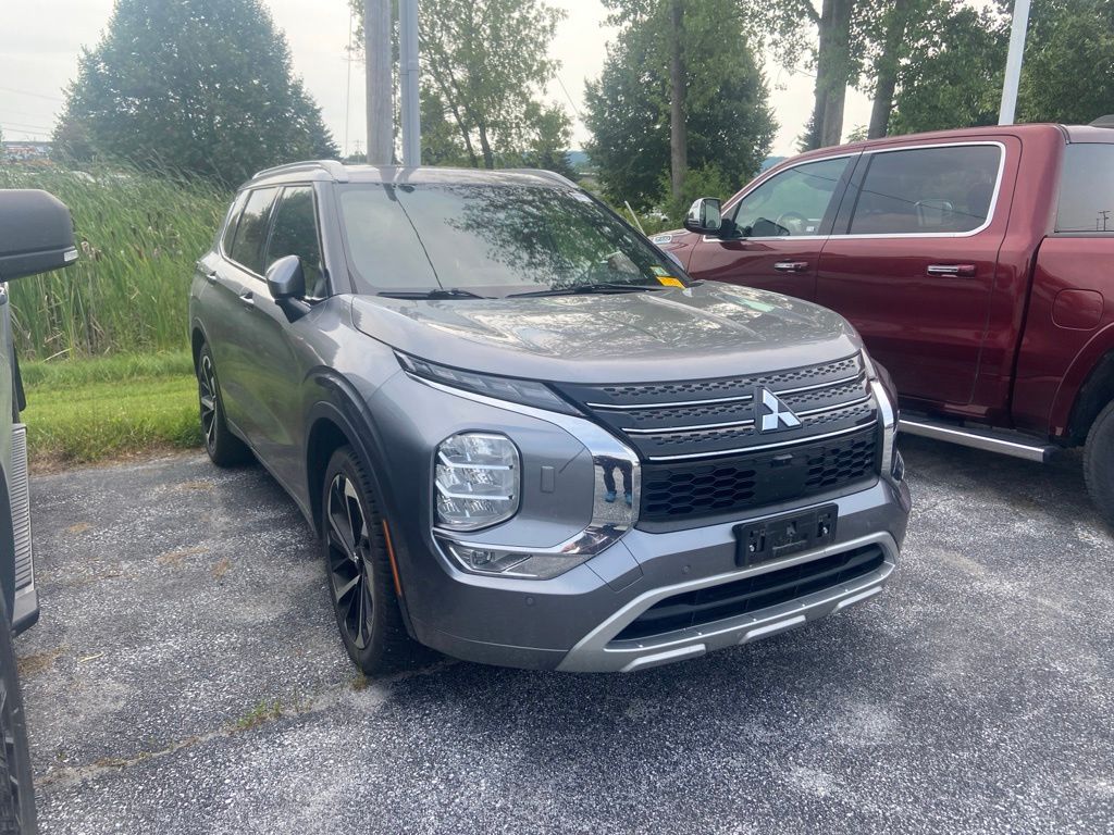2022 Mitsubishi Outlander SEL - Photo 1