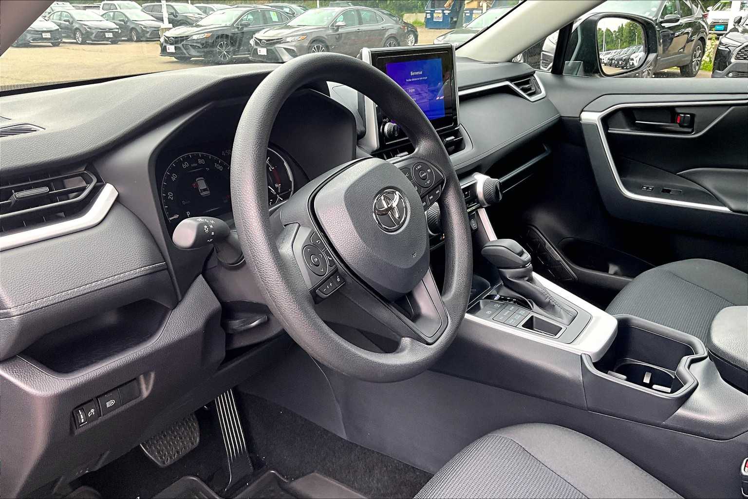 2025 Toyota RAV4 LE - Photo 9