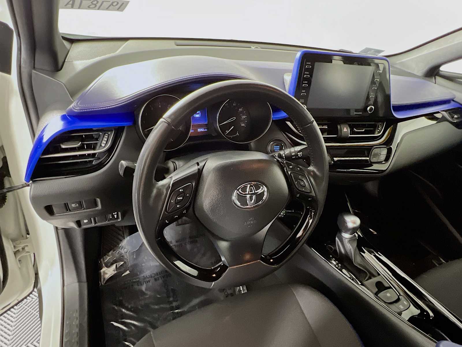 2020 Toyota C-HR XLE - Photo 11