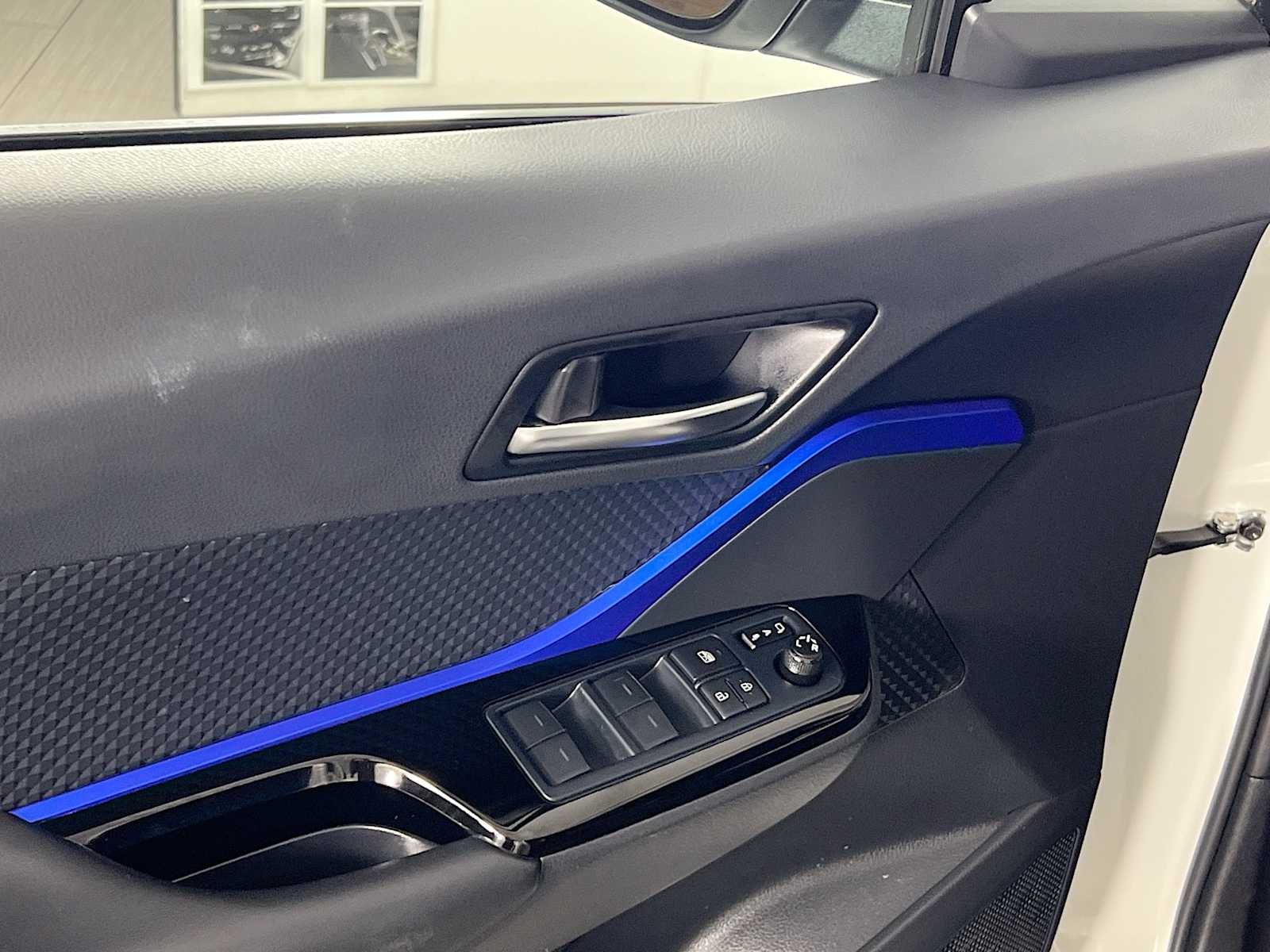 2020 Toyota C-HR XLE - Photo 16