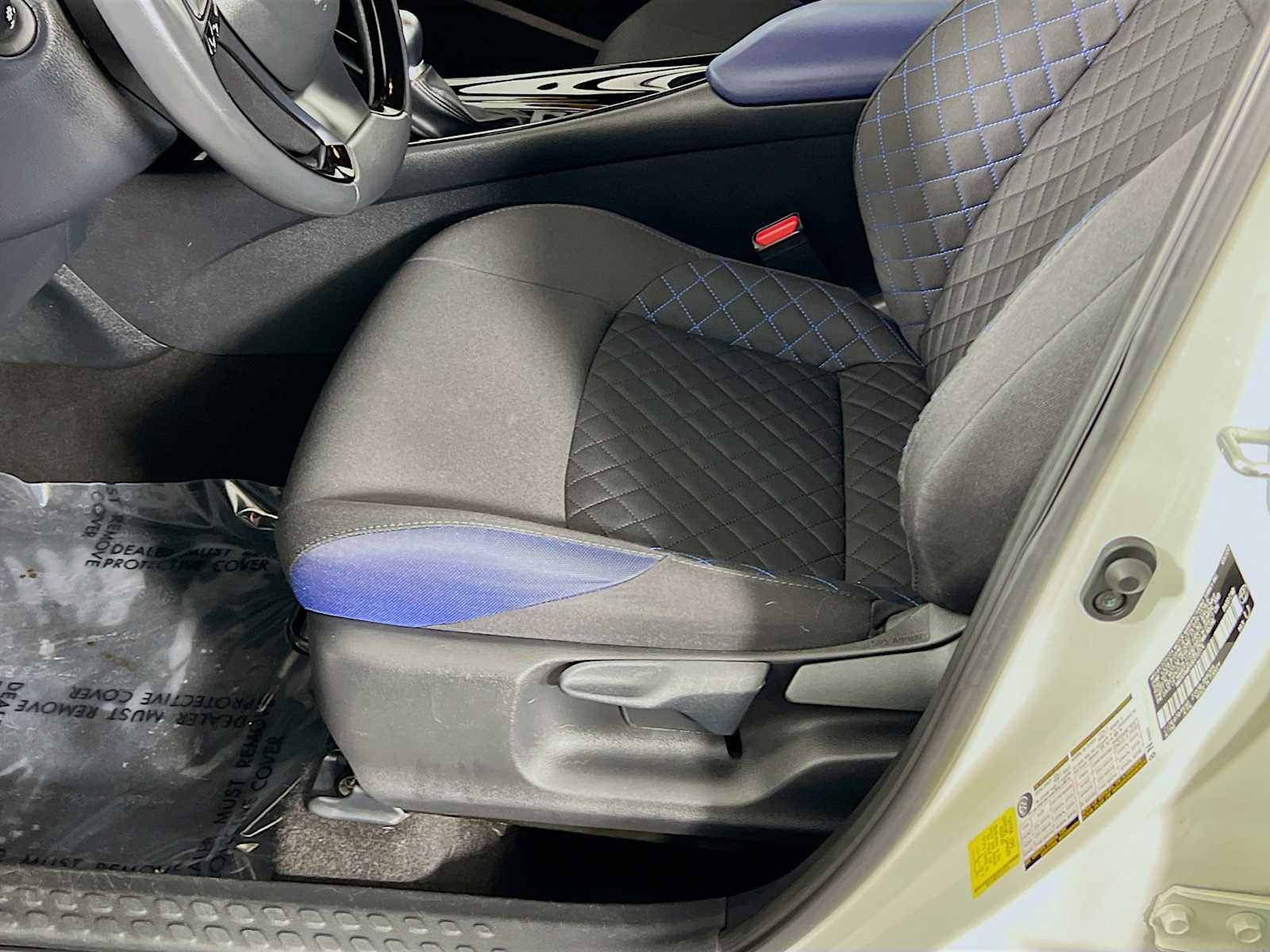 2020 Toyota C-HR XLE - Photo 18