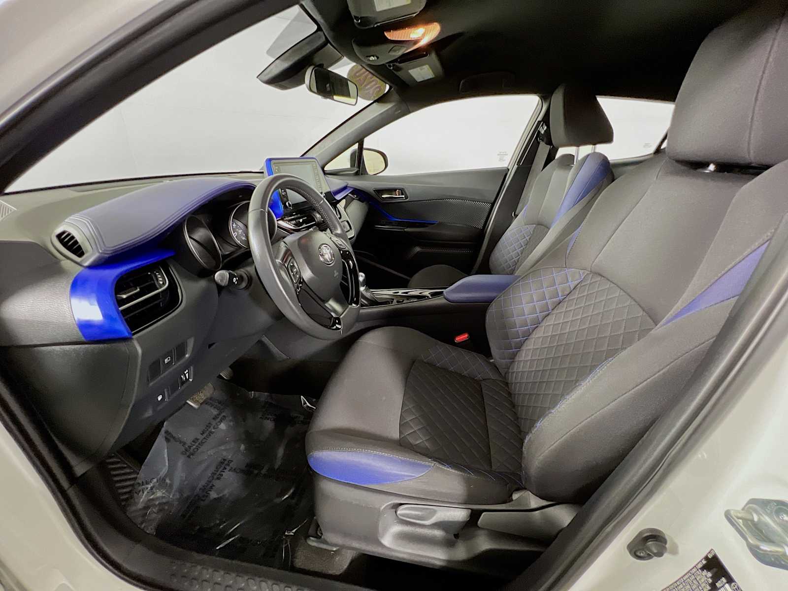 2020 Toyota C-HR XLE - Photo 19