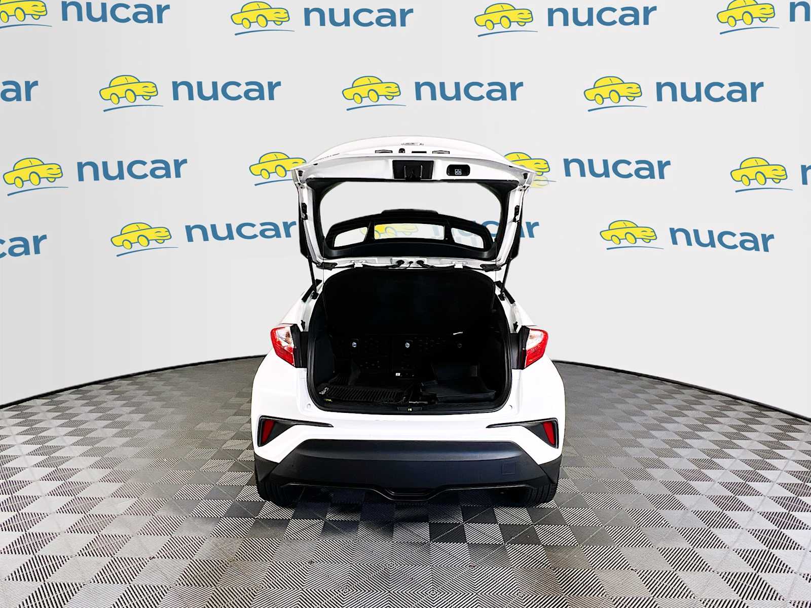 2020 Toyota C-HR XLE - Photo 23