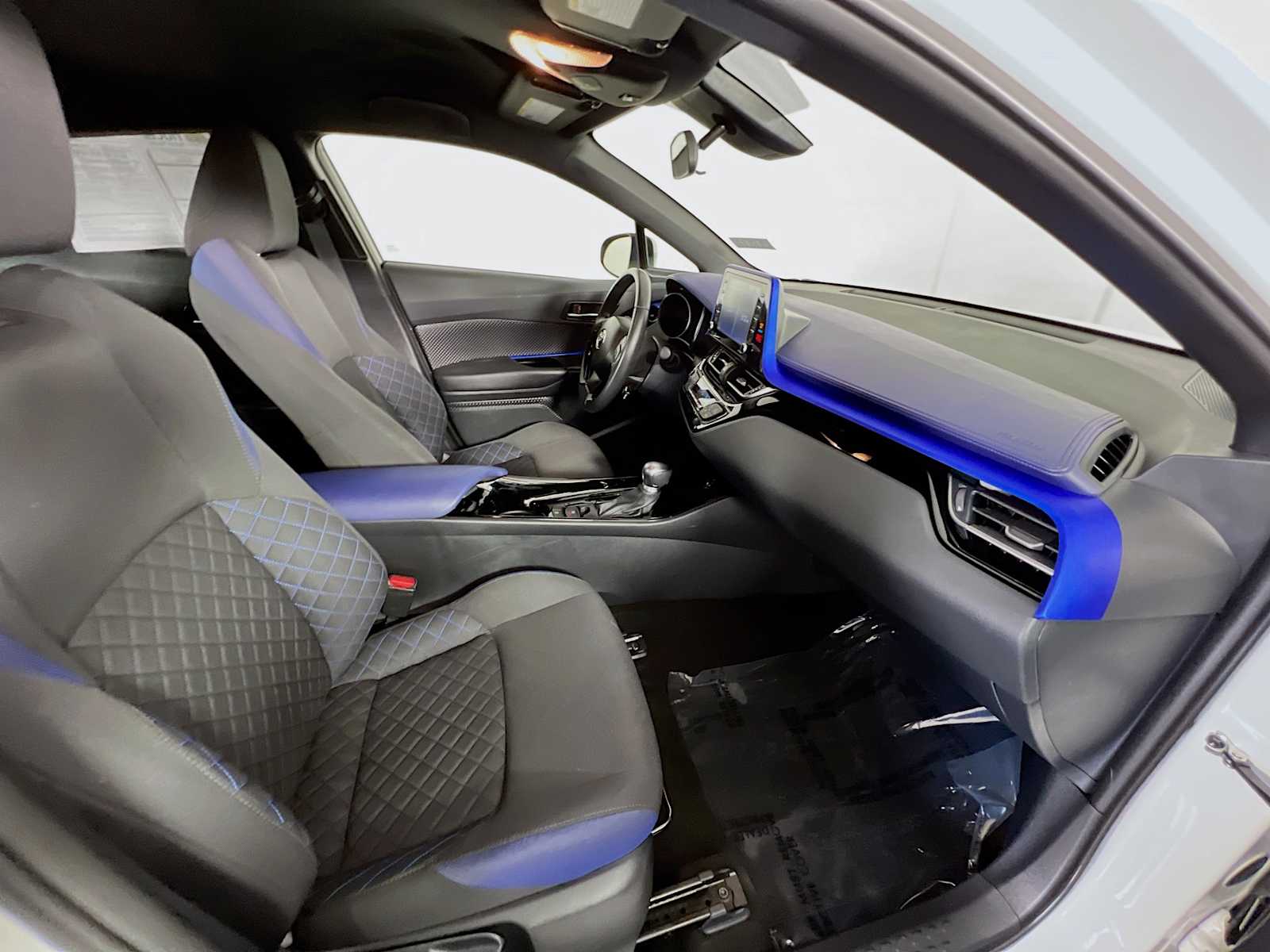 2020 Toyota C-HR XLE - Photo 25