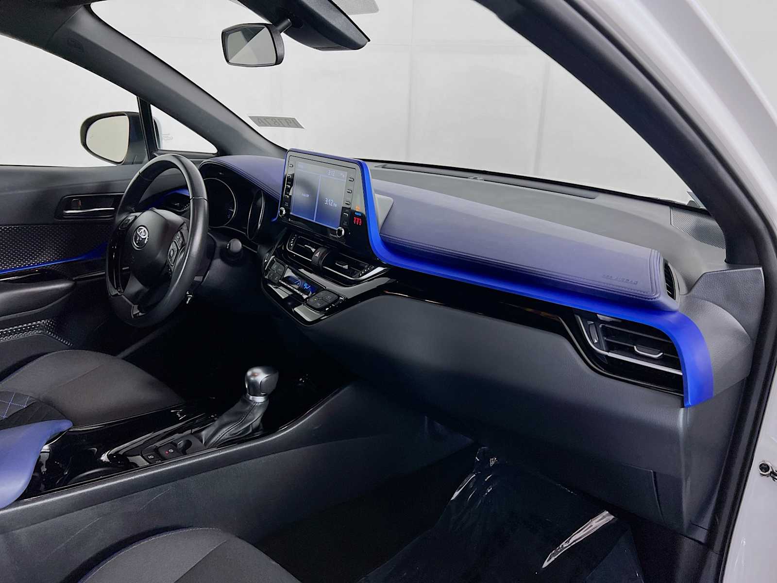 2020 Toyota C-HR XLE - Photo 26