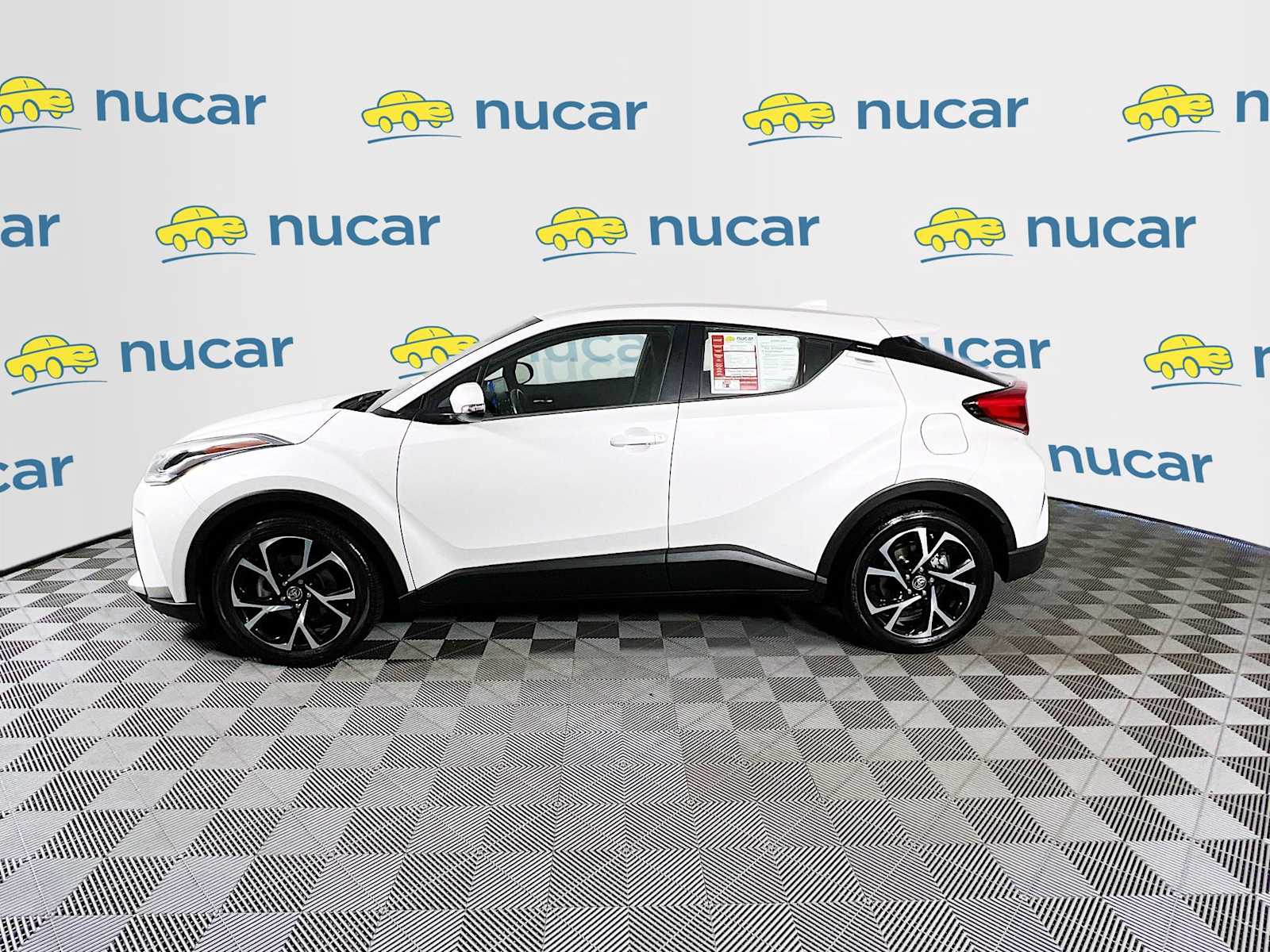 2020 Toyota C-HR XLE - Photo 4