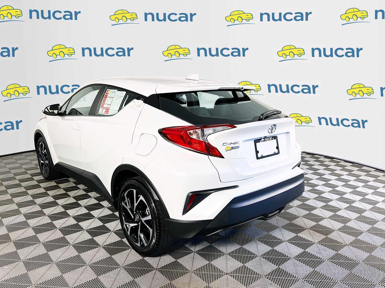 2020 Toyota C-HR XLE - Photo 5