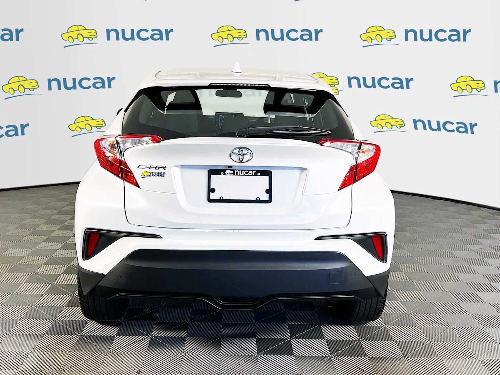 2020 Toyota C-HR XLE - Photo 6