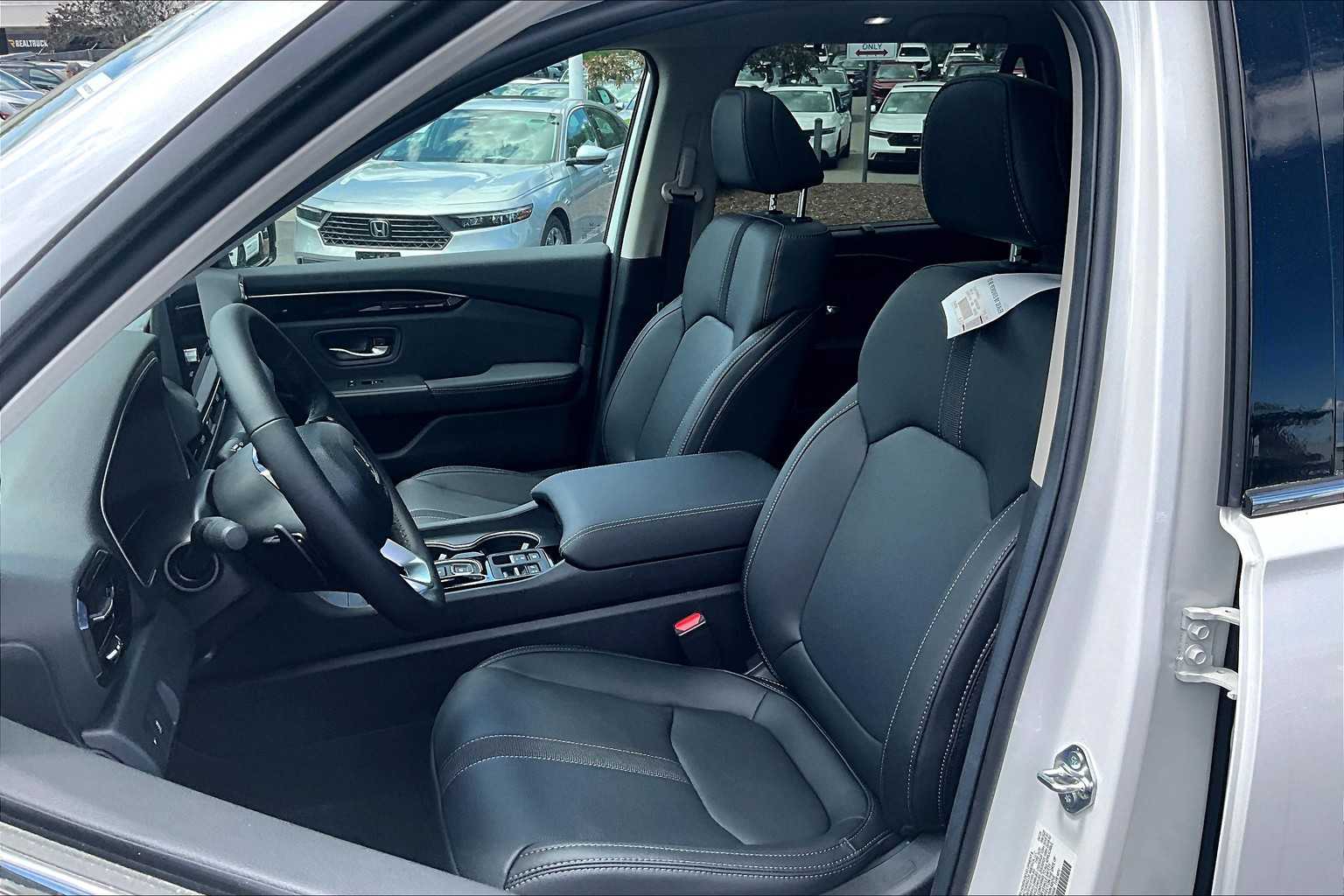 2025 Honda Pilot Touring+ - Photo 11