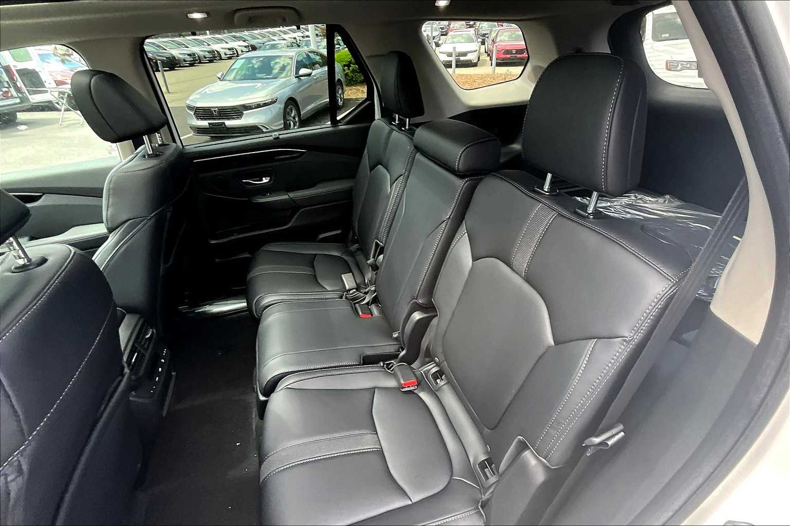 2025 Honda Pilot Touring+ - Photo 15