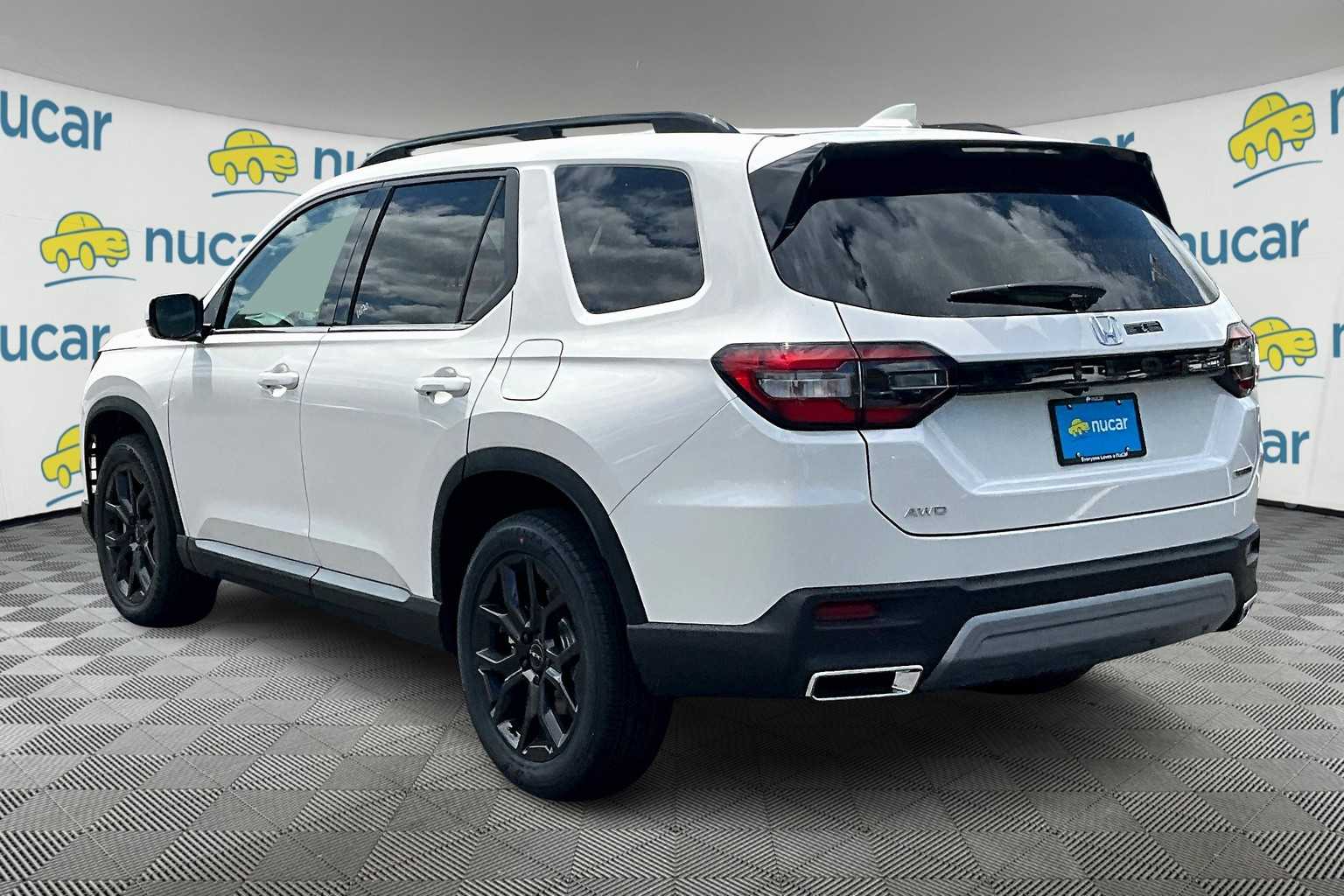 2025 Honda Pilot Touring+ - Photo 5