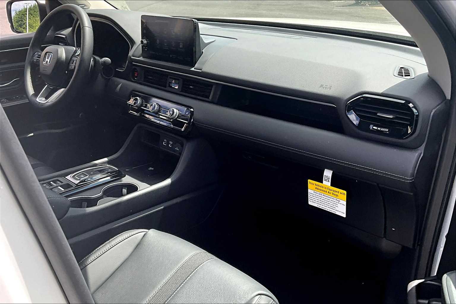 2025 Honda Pilot Touring+ - Photo 10