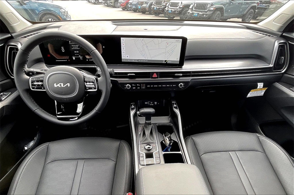 2025 Kia Sorento S - Photo 12