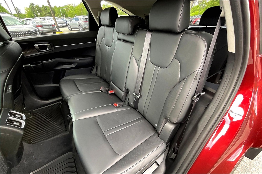 2025 Kia Sorento S - Photo 15
