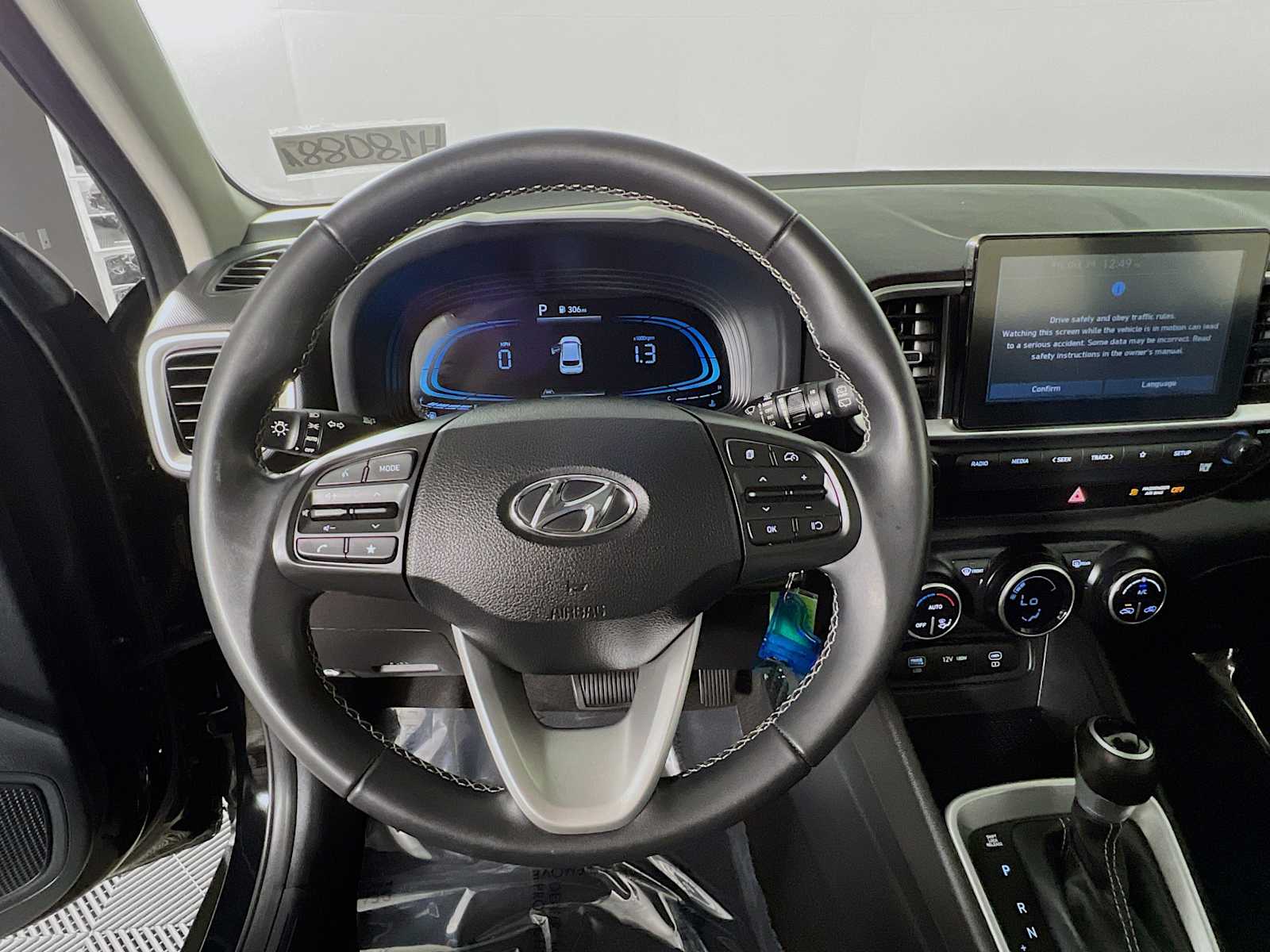 2023 Hyundai Venue SEL - Photo 11