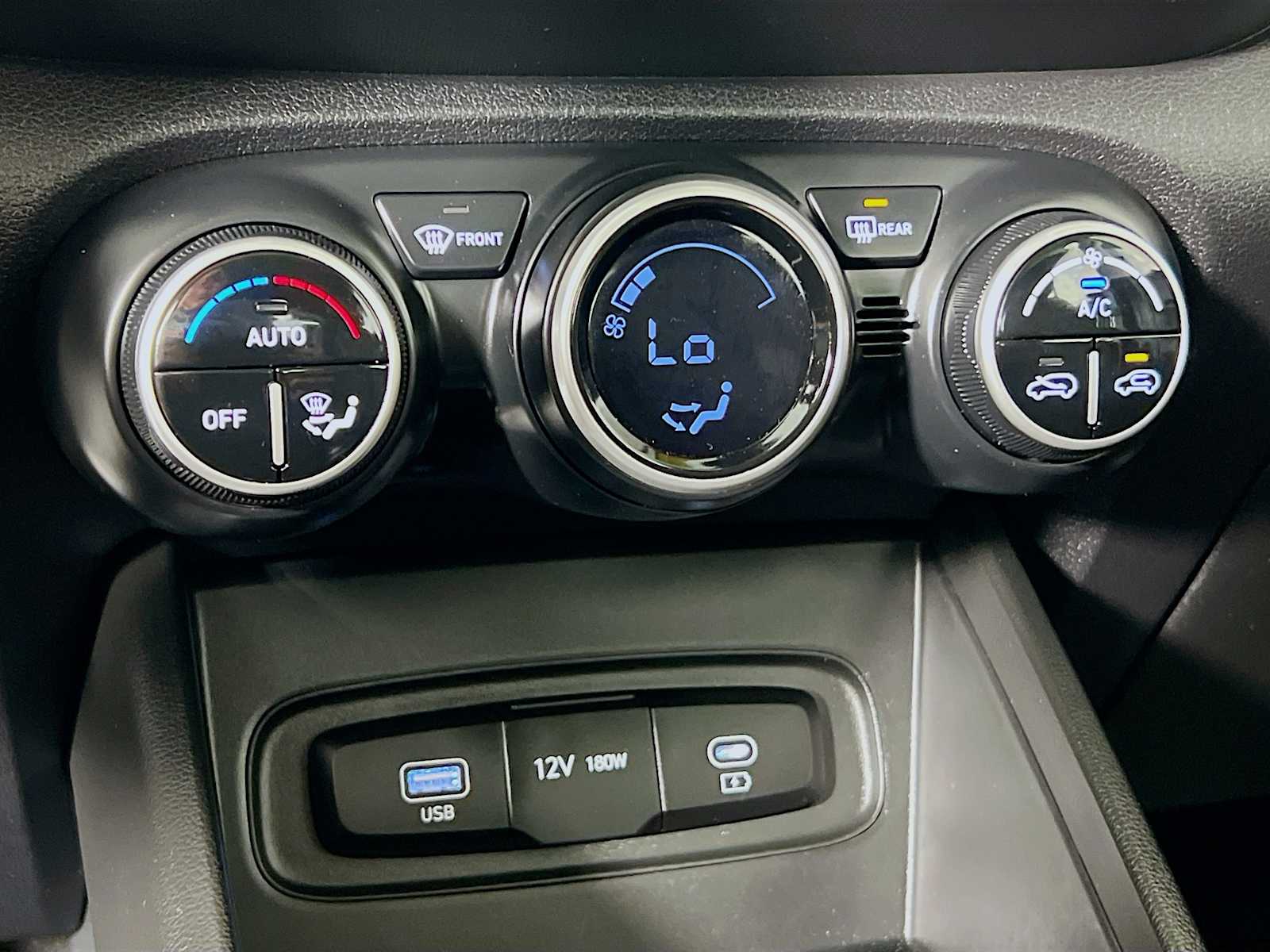 2023 Hyundai Venue SEL - Photo 15