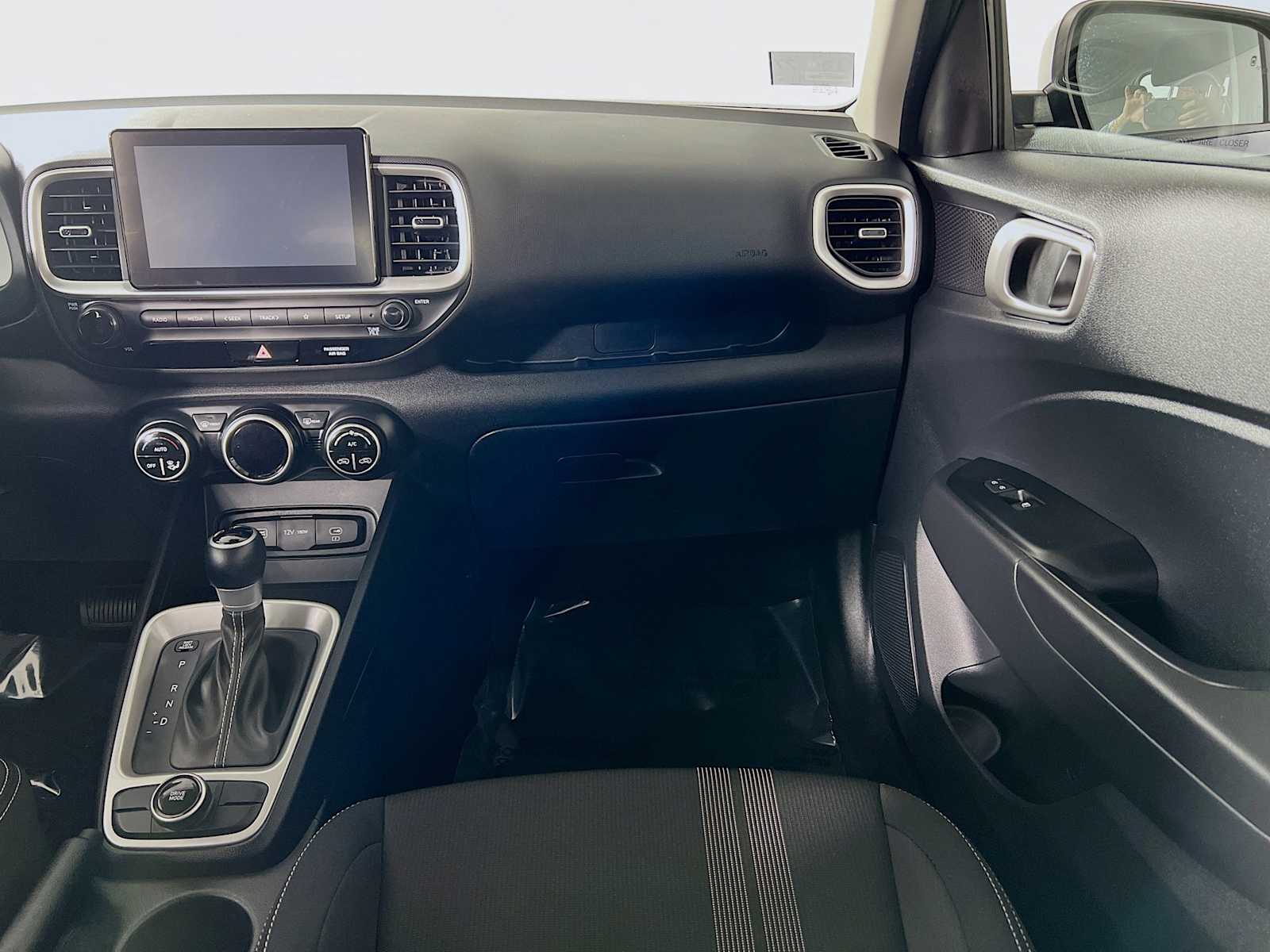 2023 Hyundai Venue SEL - Photo 23
