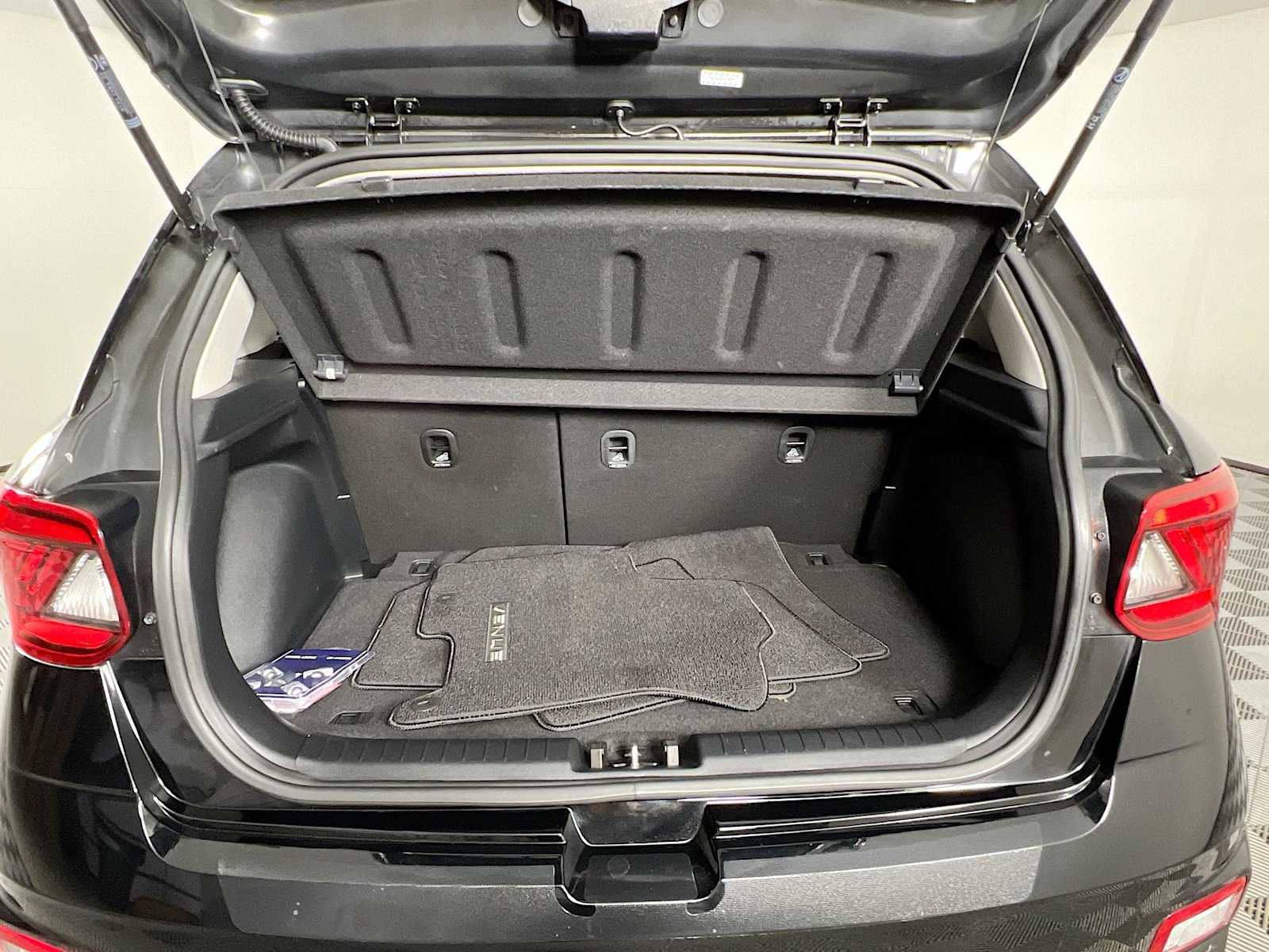 2023 Hyundai Venue SEL - Photo 25