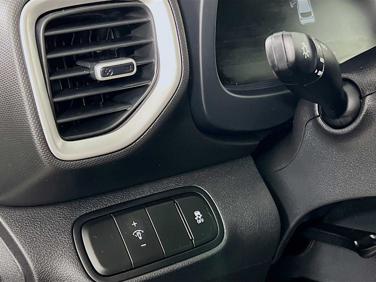 2023 Hyundai Venue SEL - Photo 10