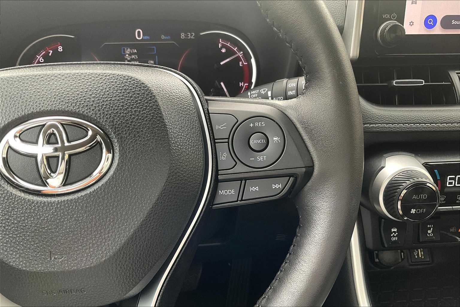 2024 Toyota RAV4 XLE Premium - Photo 24