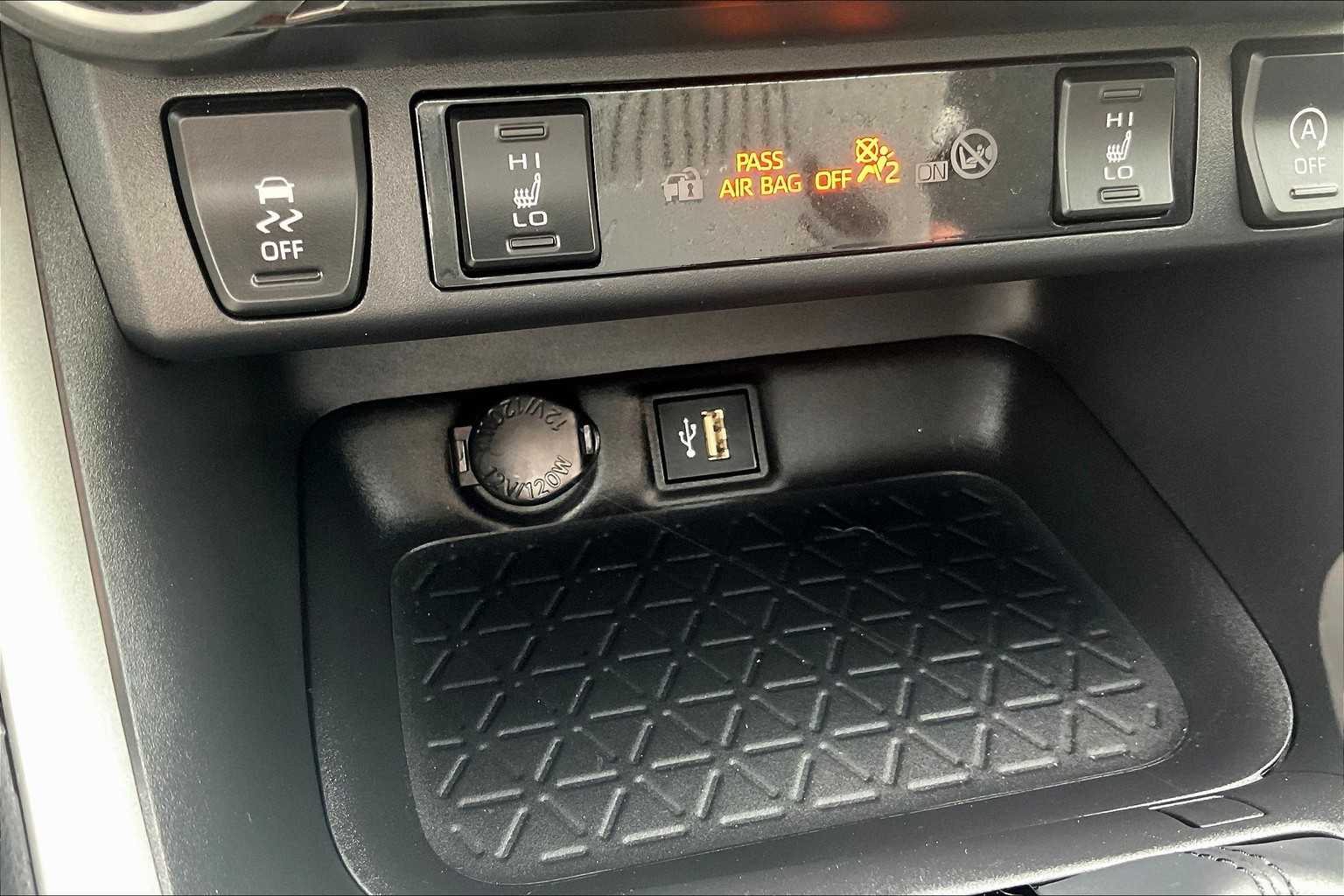2024 Toyota RAV4 XLE Premium - Photo 27