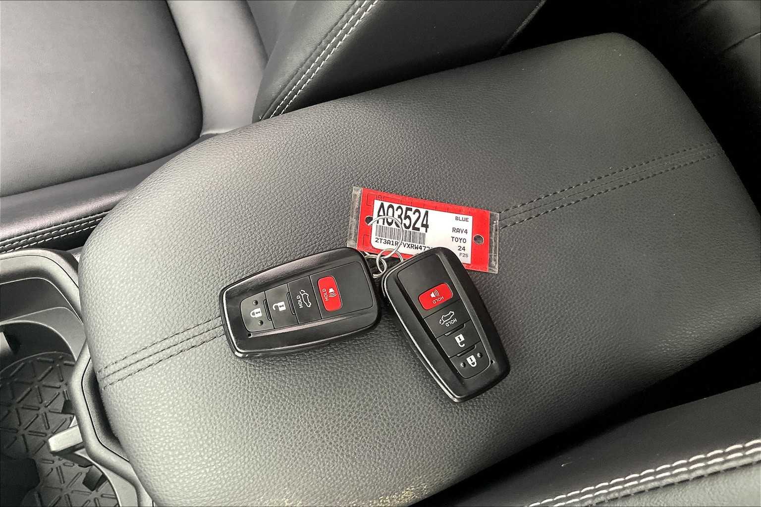 2024 Toyota RAV4 XLE Premium - Photo 31