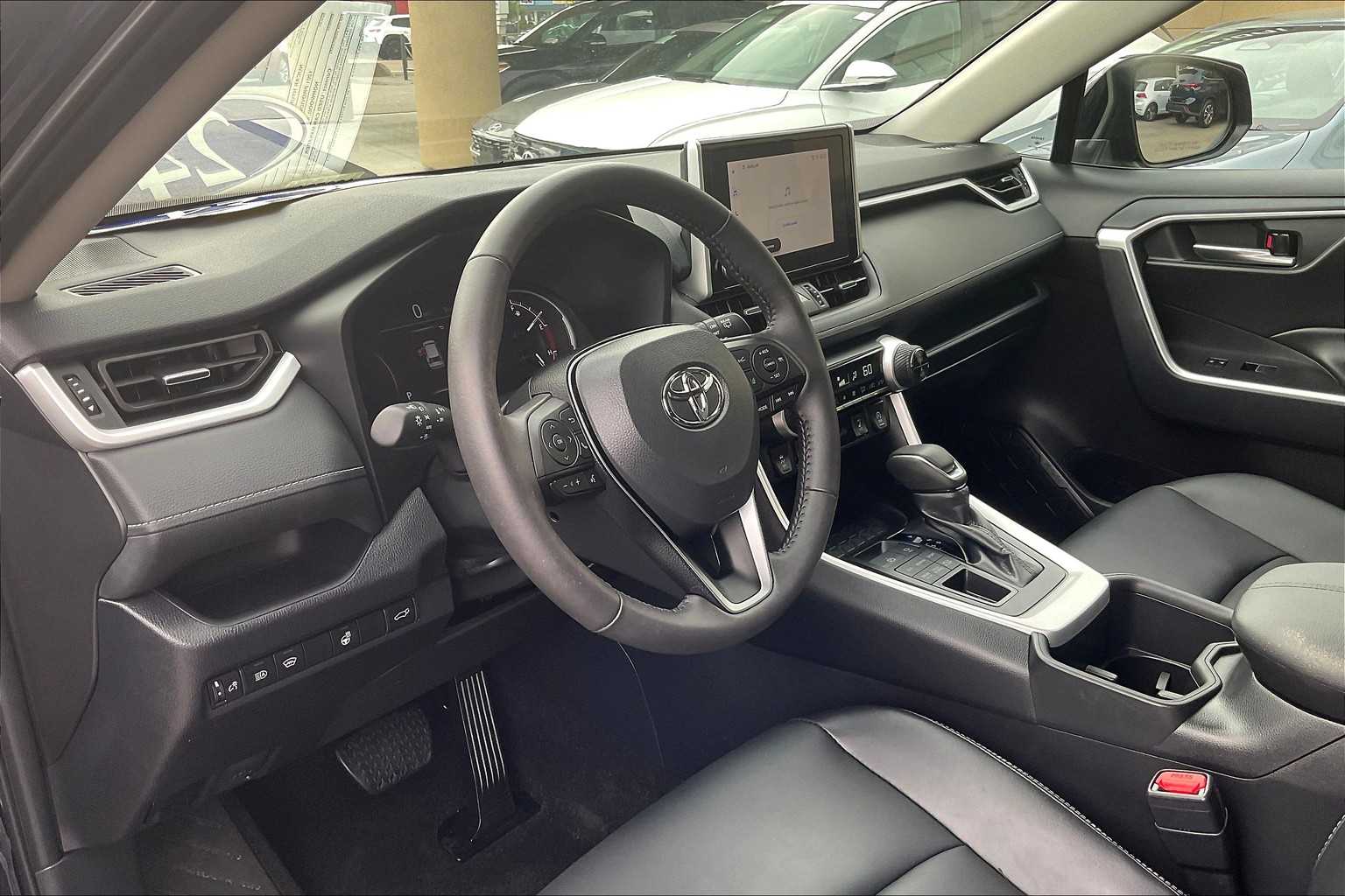 2024 Toyota RAV4 XLE Premium - Photo 8