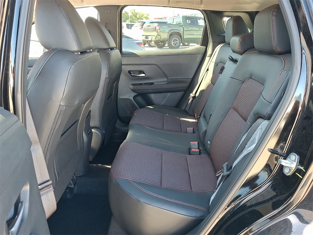 2025 Nissan Kicks SR - Photo 6