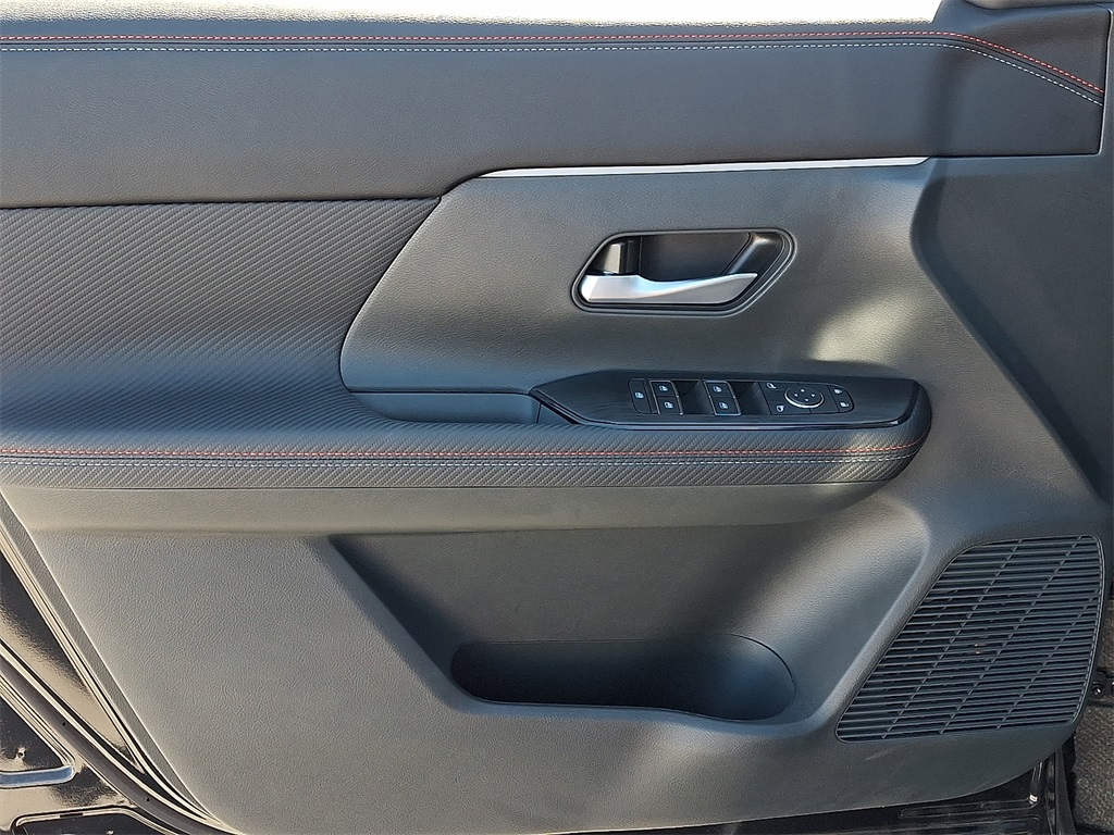 2025 Nissan Kicks SR - Photo 8