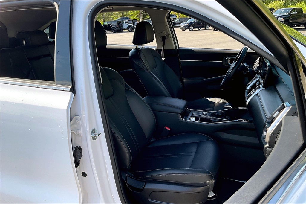 2022 Kia Sorento S - Photo 11