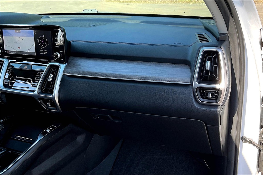 2022 Kia Sorento S - Photo 12