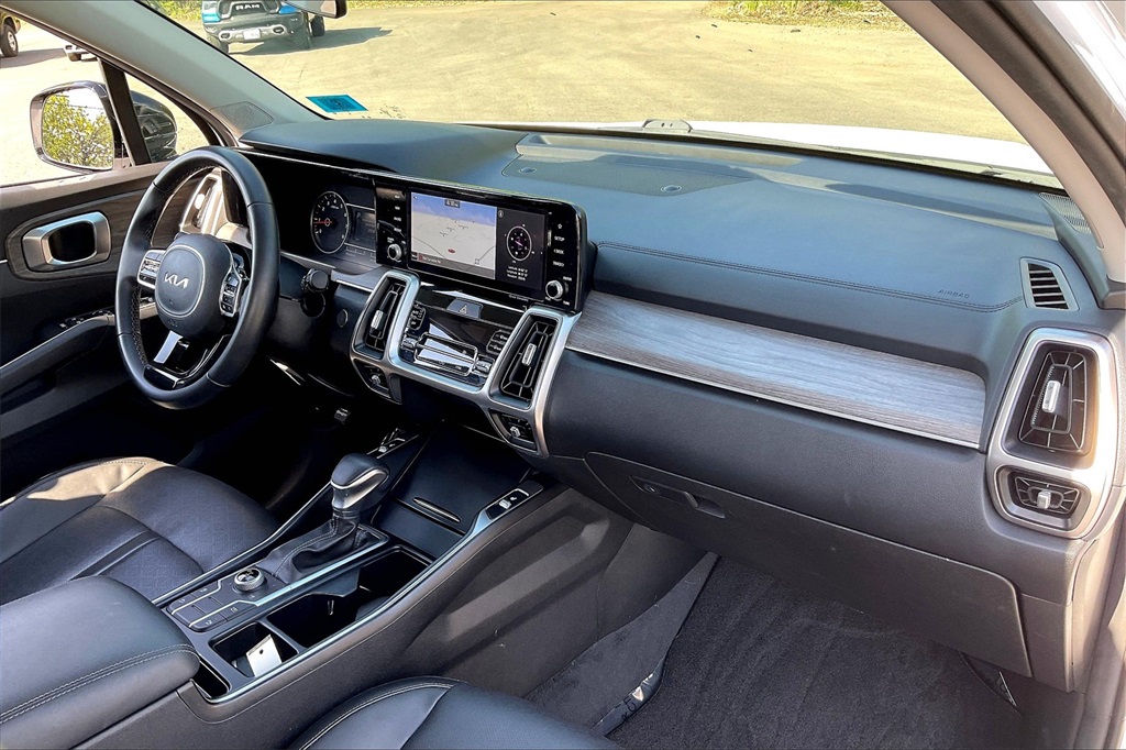 2022 Kia Sorento S - Photo 13