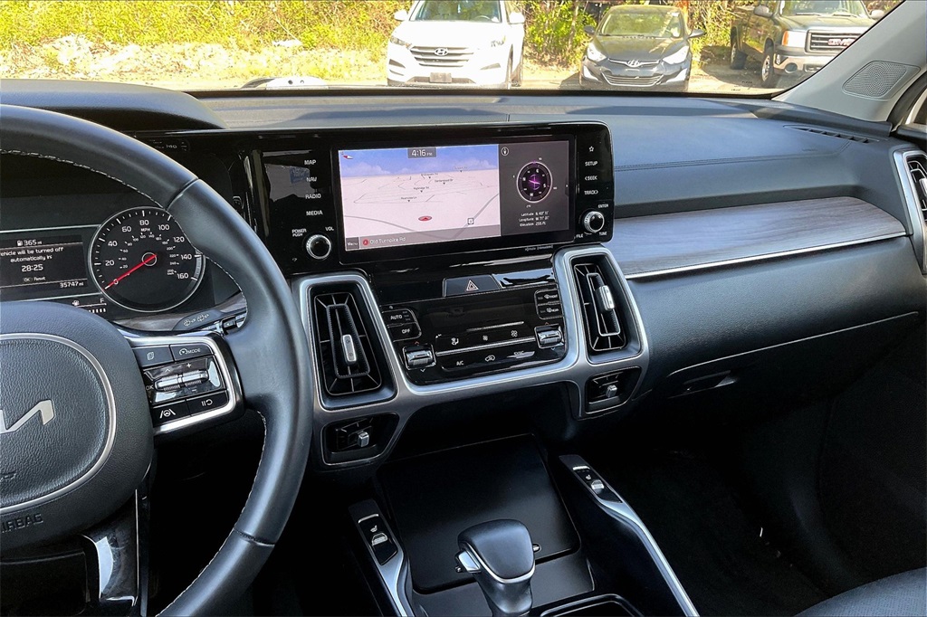 2022 Kia Sorento S - Photo 17