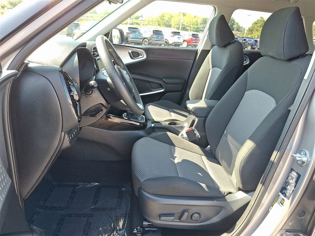 2025 Kia Soul S - Photo 14