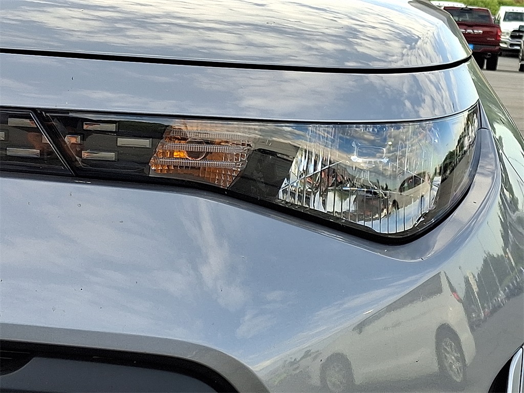 2025 Kia Soul S - Photo 9
