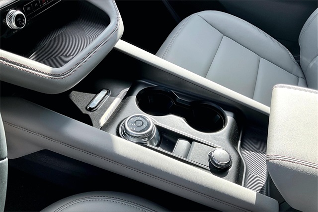 2025 Ford Explorer Active - Photo 9