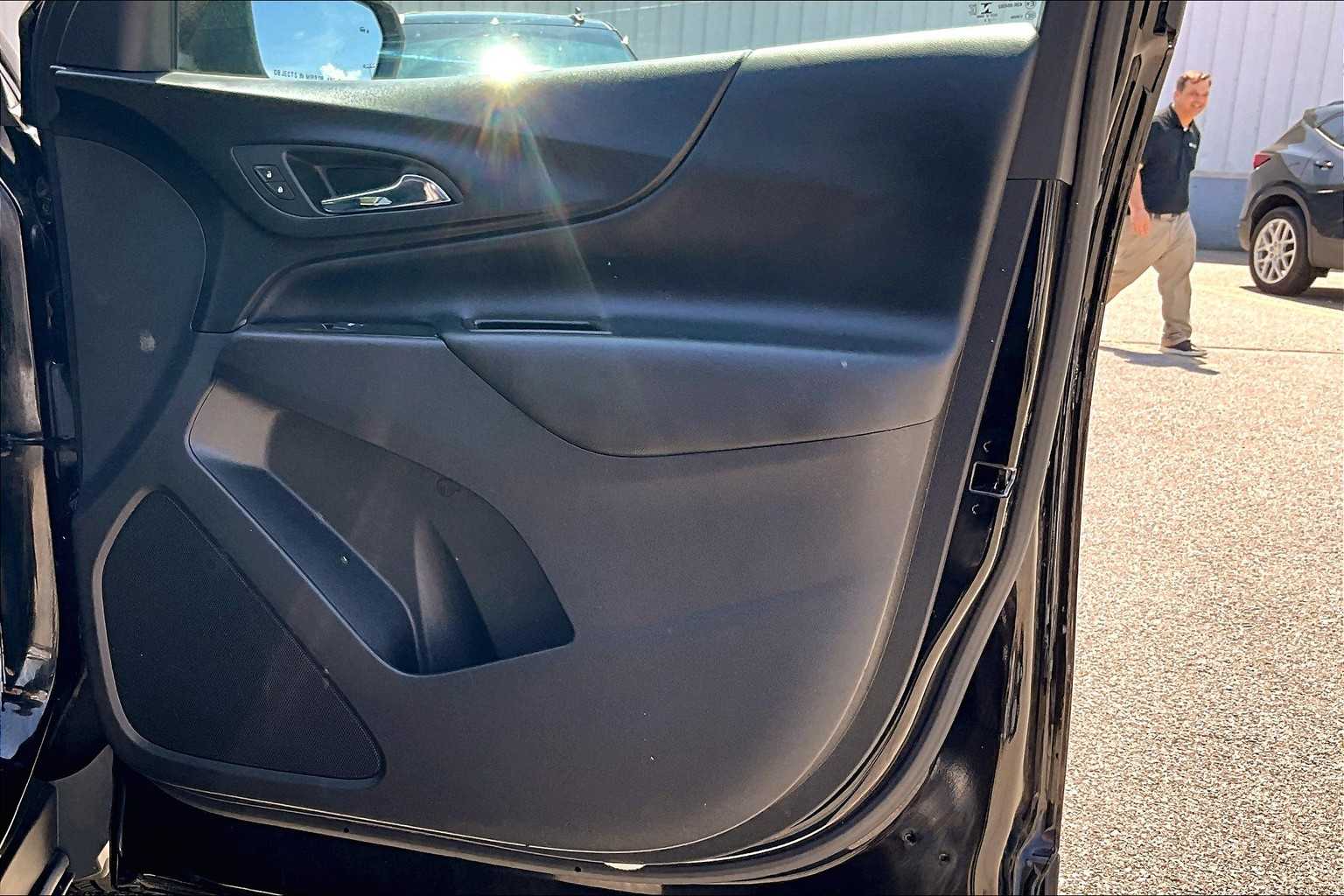 2022 Chevrolet Equinox LT - Photo 12
