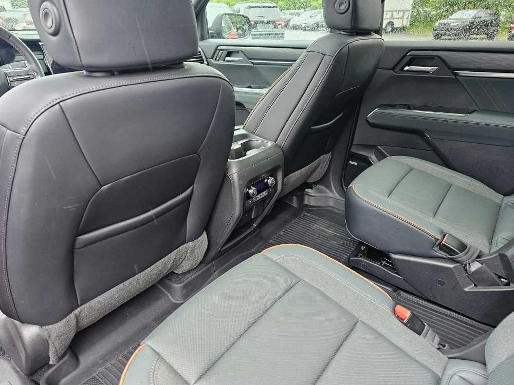 2024 GMC Acadia AWD AT4 - Photo 10