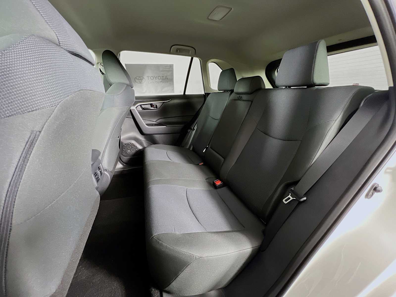 2025 Toyota RAV4 LE - Photo 13