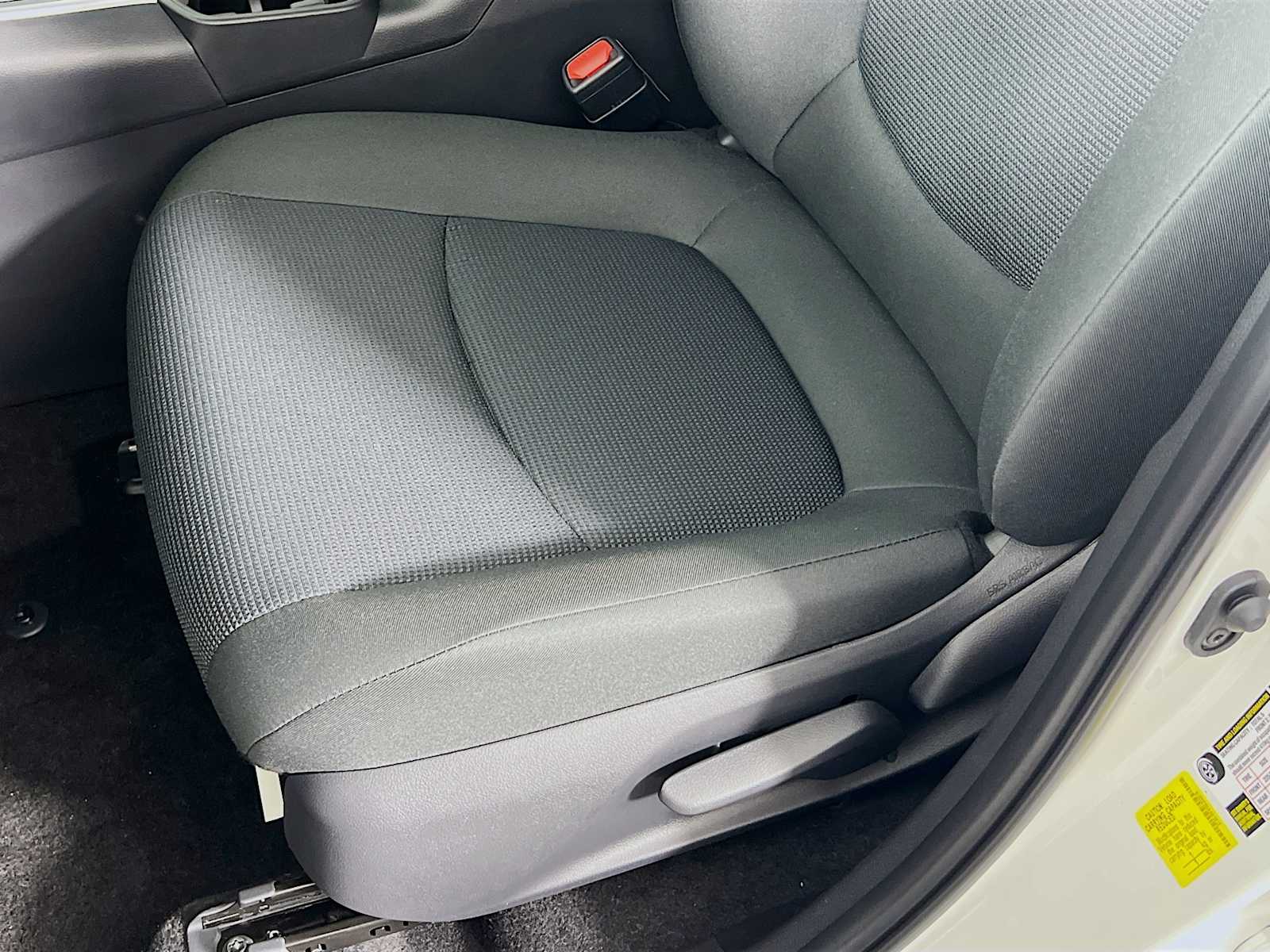 2025 Toyota RAV4 LE - Photo 17