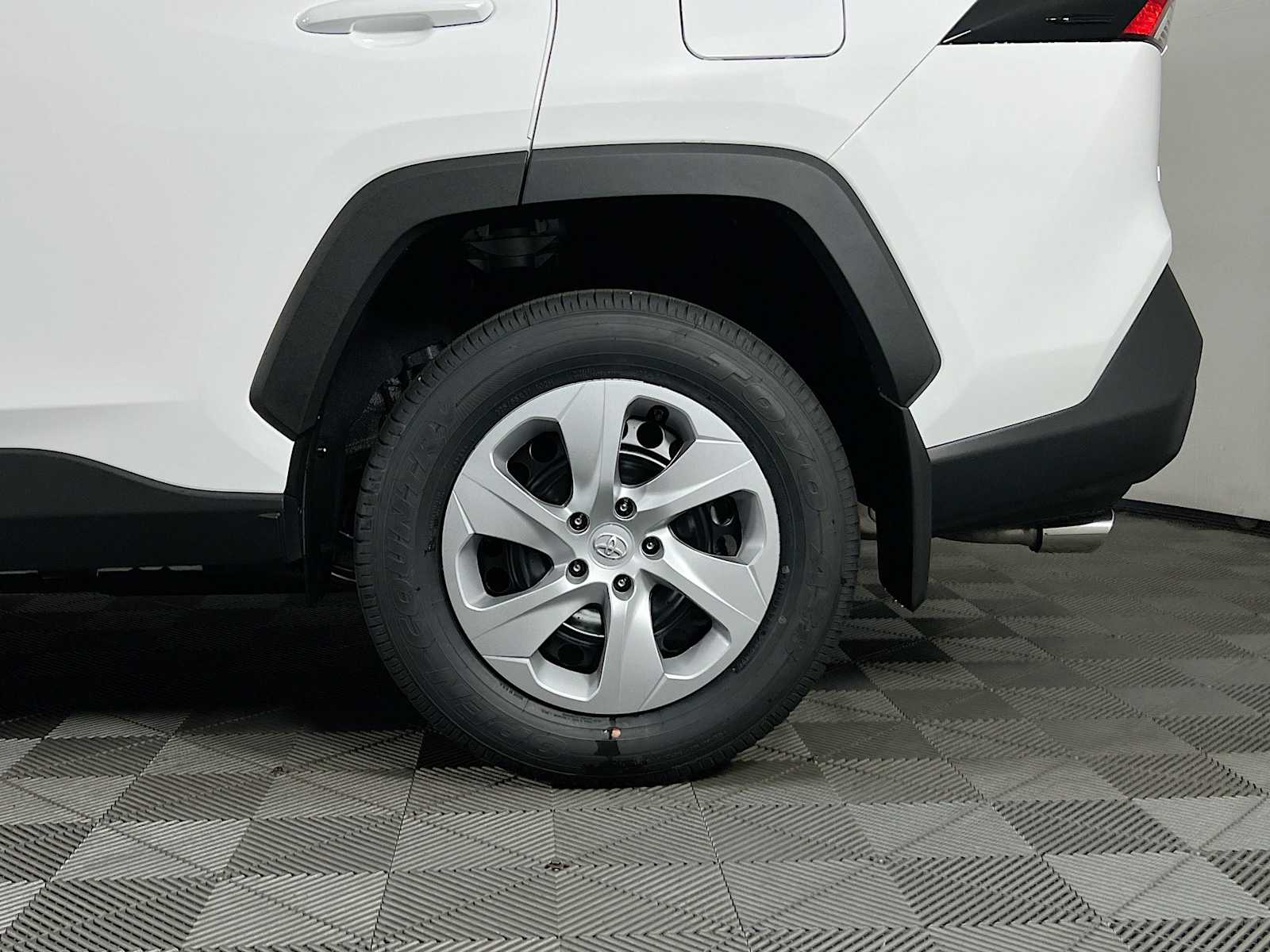 2025 Toyota RAV4 LE - Photo 19