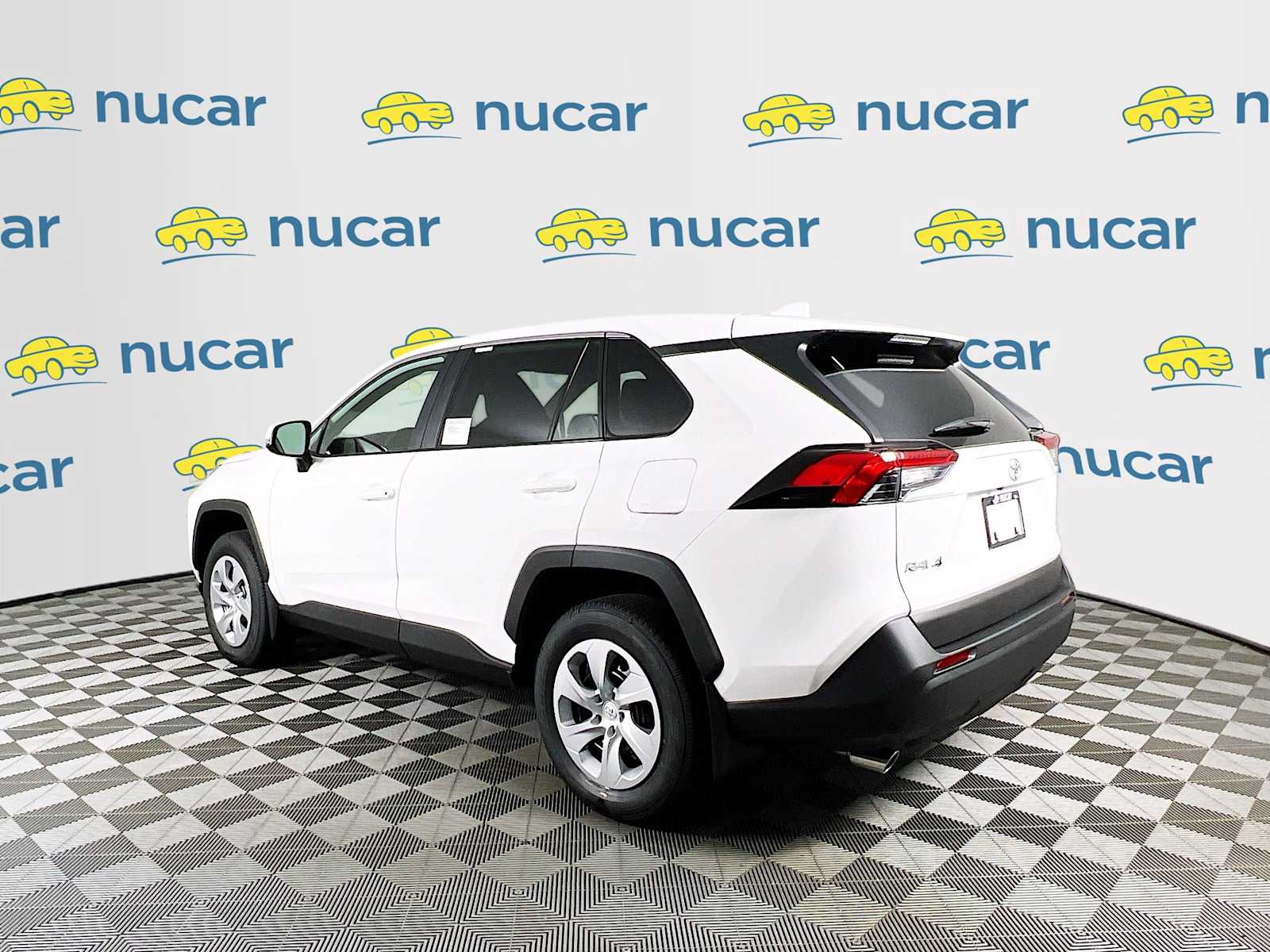 2025 Toyota RAV4 LE - Photo 4