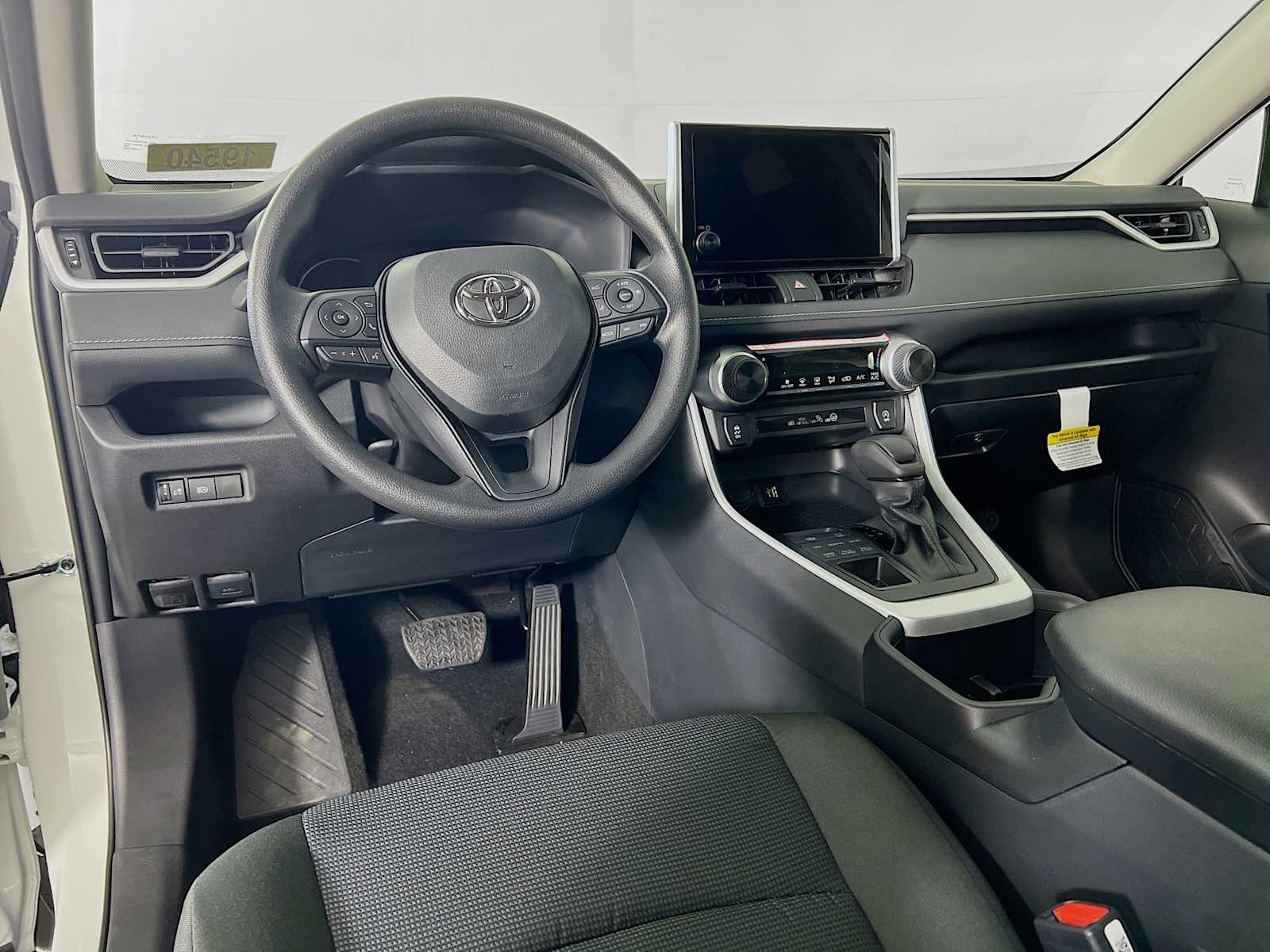 2025 Toyota RAV4 LE - Photo 6