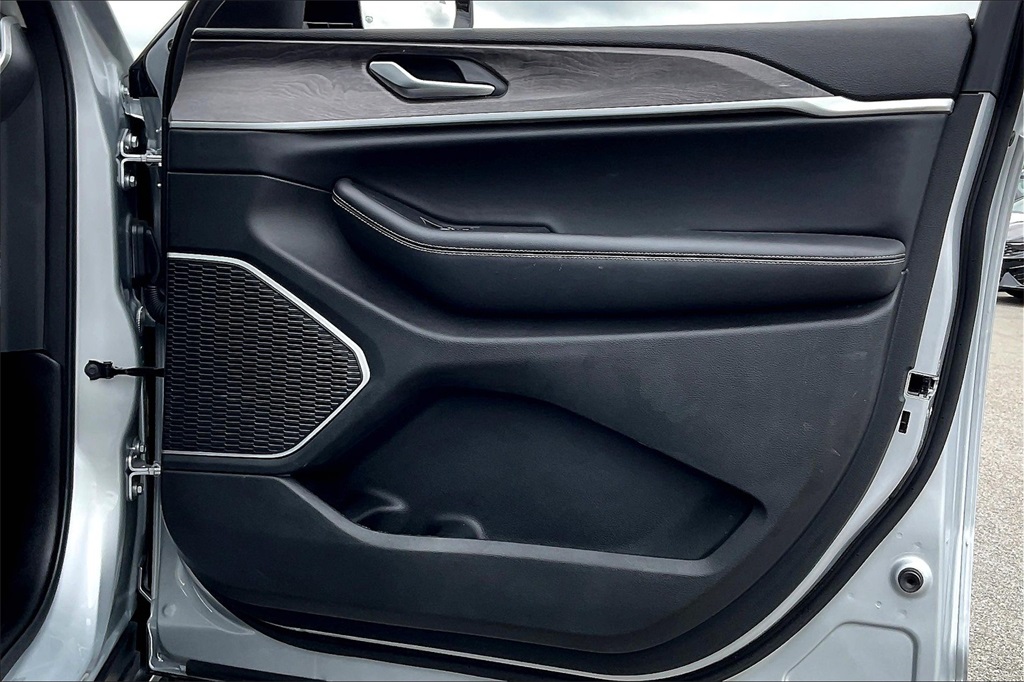 2022 Jeep Grand Cherokee L Limited - Photo 11