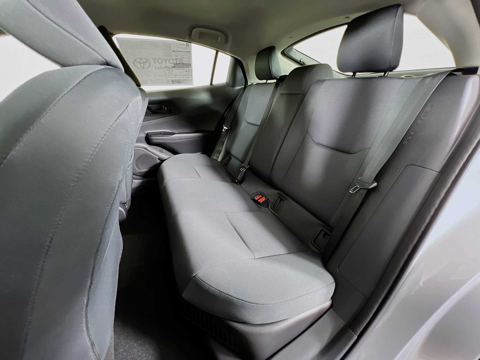 2026 Toyota Prius LE - Photo 13