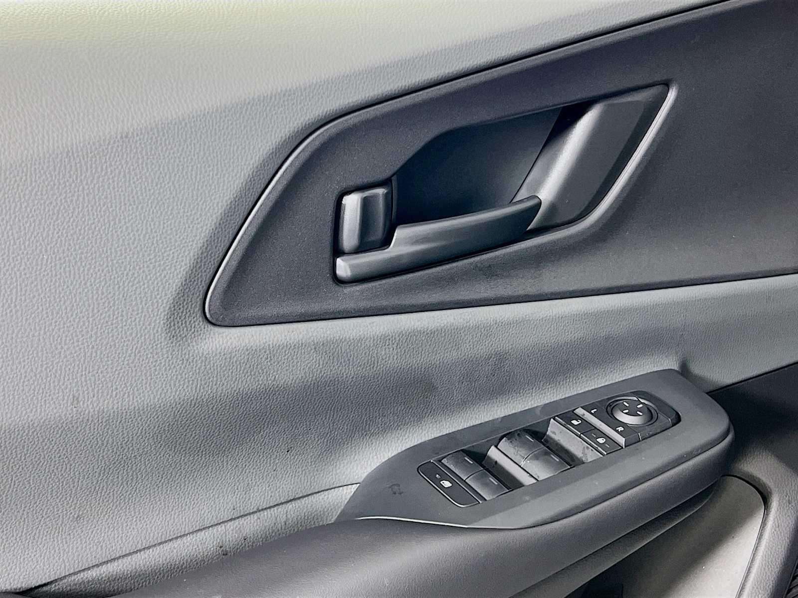 2026 Toyota Prius LE - Photo 15