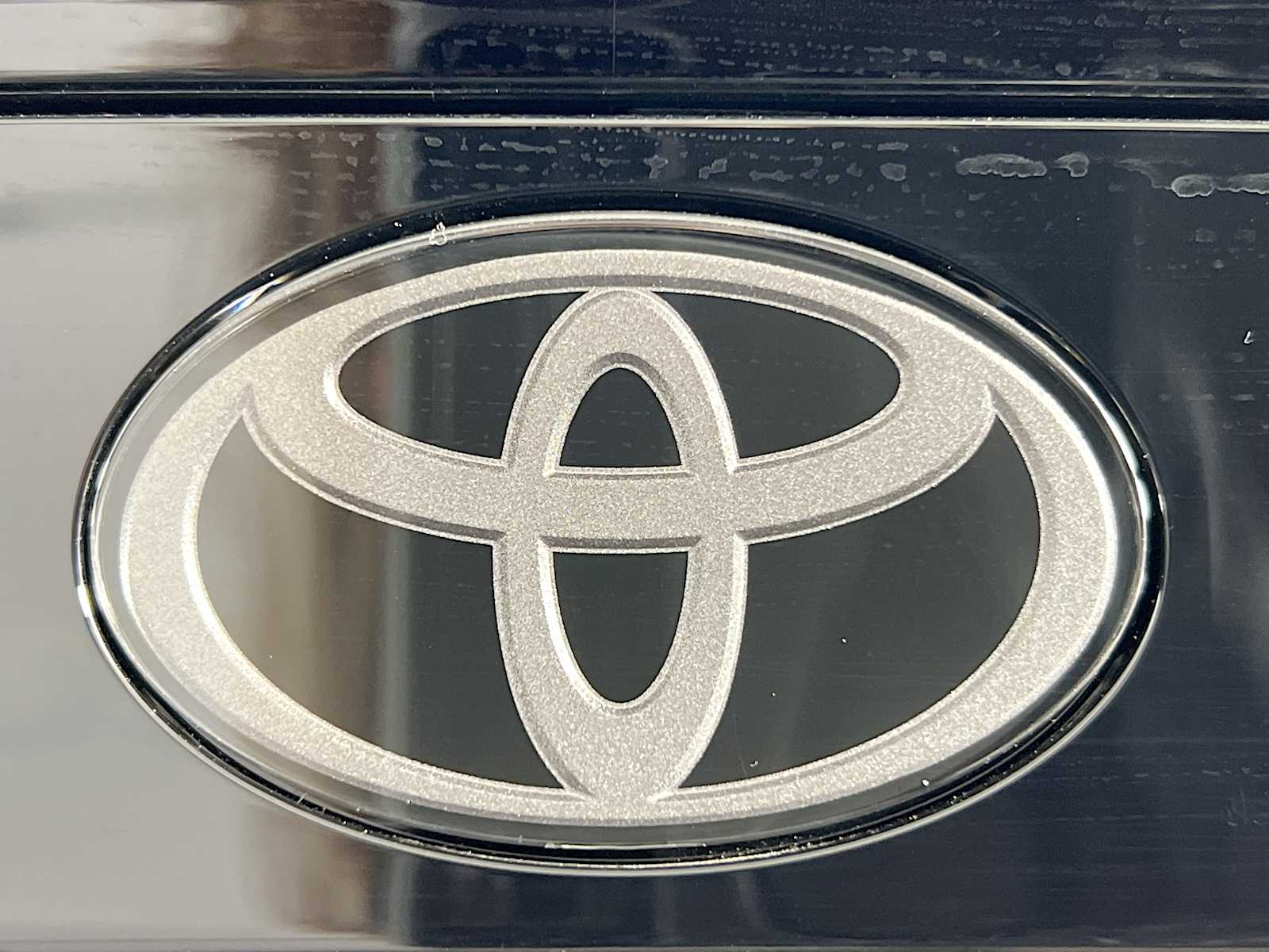 2026 Toyota Prius LE - Photo 17