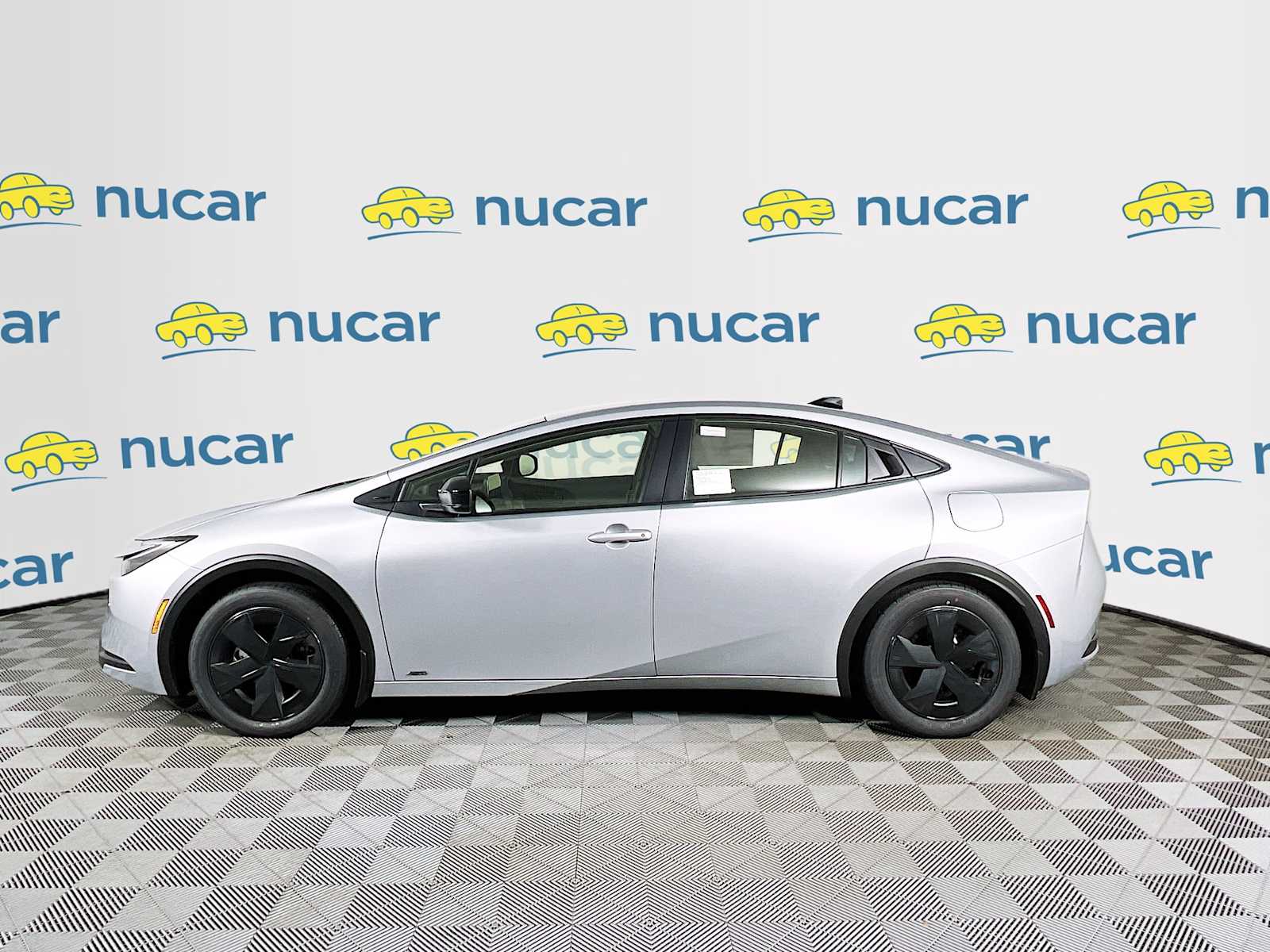 2026 Toyota Prius LE - Photo 3